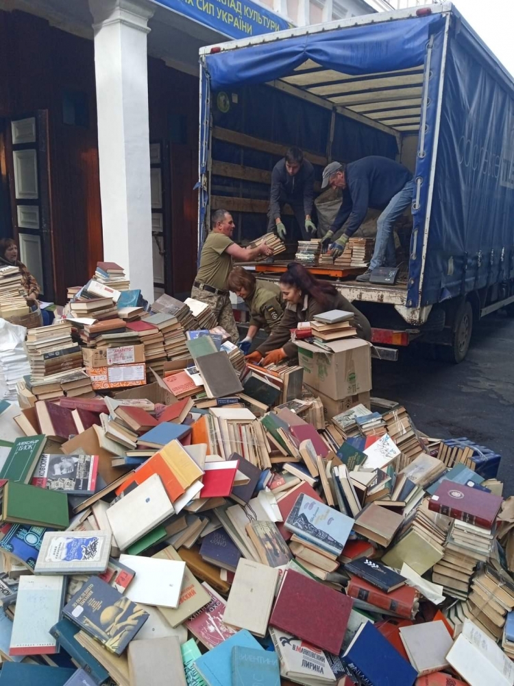 З гарнізонного будинку офіцерів вилучили майже 12 тисяч російськомовних книжок
