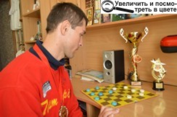 Чемпіон Європи з шашок — Олександр Гонгальський. Попереду — кубок світу