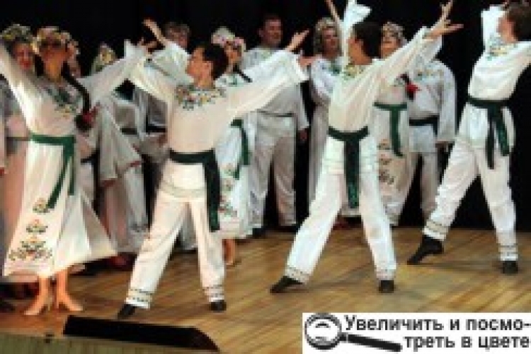 Відомий театр фольклору їде з виставою у Новоград