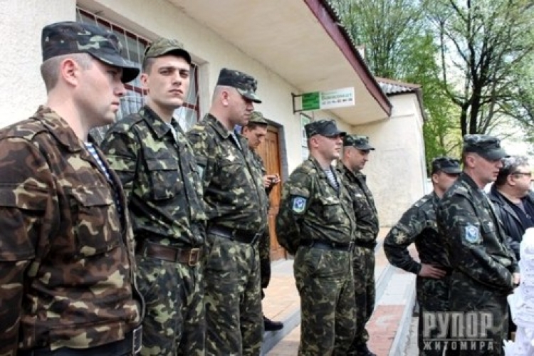 Житомирські десантники, які «дали по зубах тим, кому треба» у Східній Україні, отримали допомогу