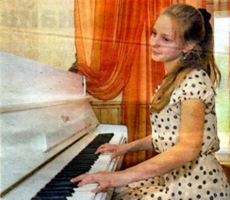 Леонід Кучма подарував Школі мистецтв фортепіано