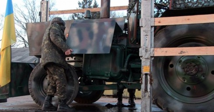 Литовські волонтери передали для Новоград-Волинської бригади два трактори