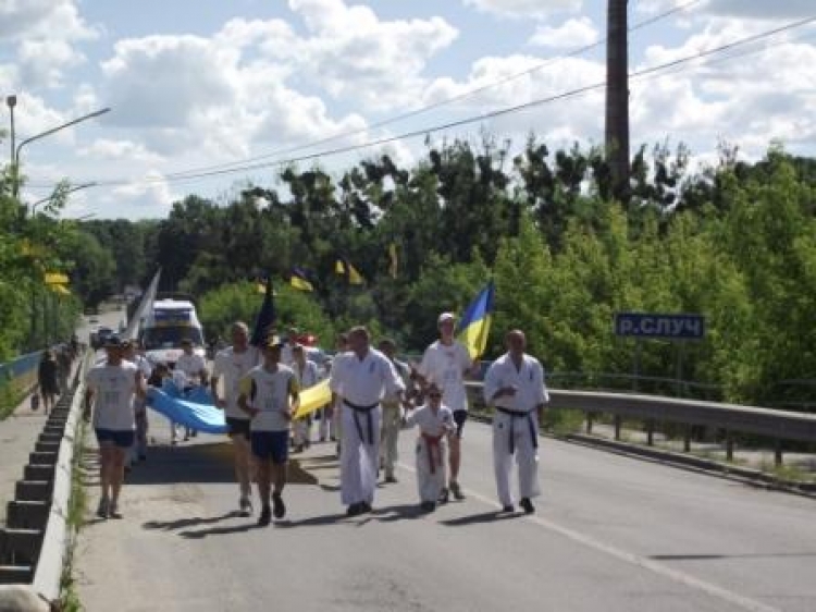 Українська команда міжнародної естафети «Всесвітній біг заради гармонії» завітала до Новограда-Волинського