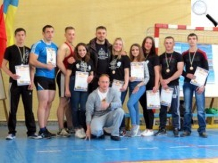 Звягельчани — на чемпіонаті області з жиму штанги лежачи