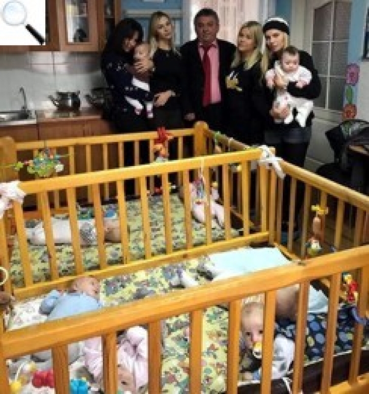 Дружини гравців київського «Динамо» відвідали дитячий будинок у Новограді-Волинському