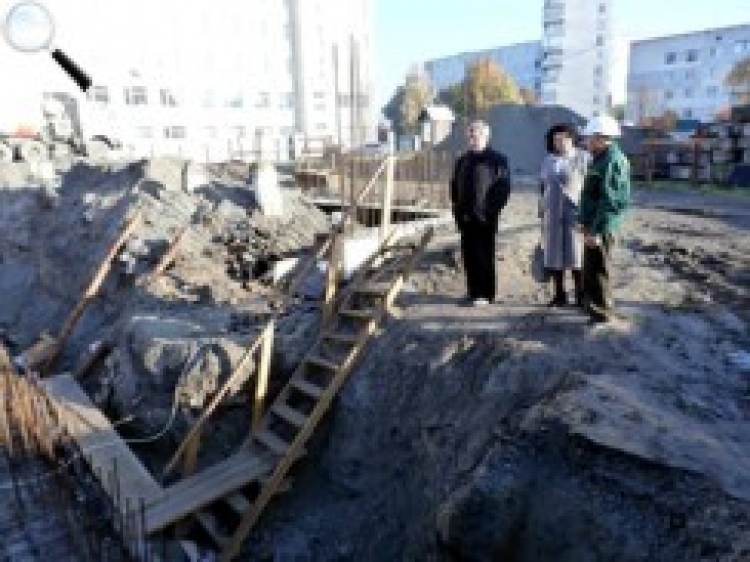 Голова обласної ради оглянув будівництво хірургічного корпусу