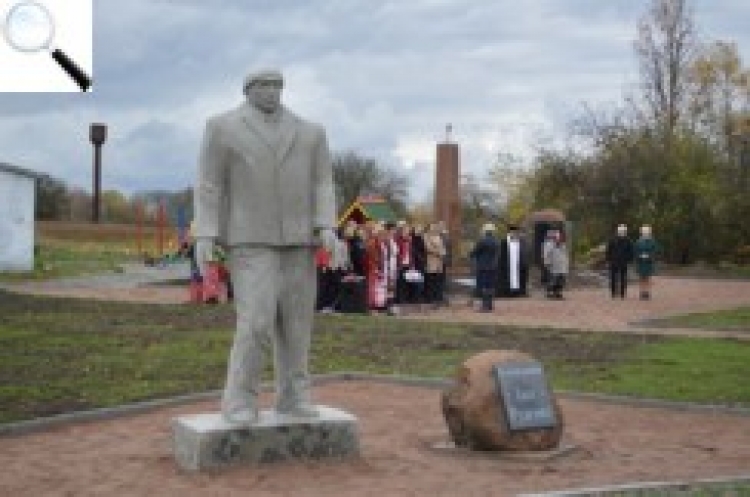 У Кропивні відкрили пам’ятник Ізоту-силачу