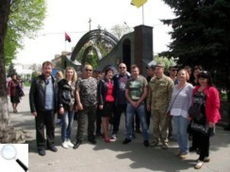Делегація з концертною програмою та гостинцями від новоград-волинців вирушила на Схід України