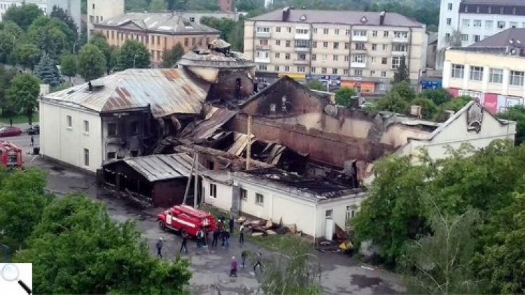 Внаслідок пожежі постраждала візитівка міста — будівля Молодіжного центру