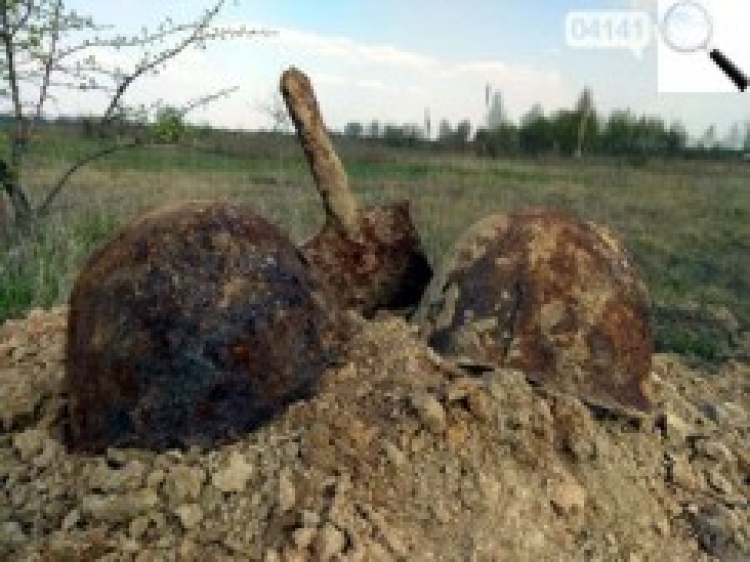 У Новоград-Волинському районі пошуківці знайшли останки двох солдатів, які загинули у 1941 році