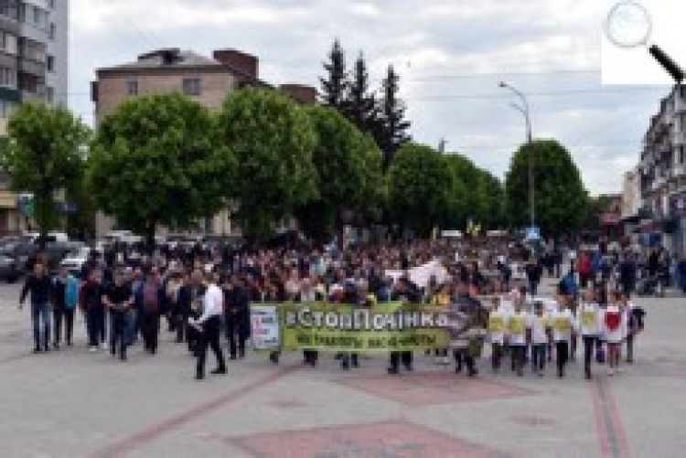 10 травня у Новограді пройшло народне віче: тисячі людей виступили проти забруднення річки Случ