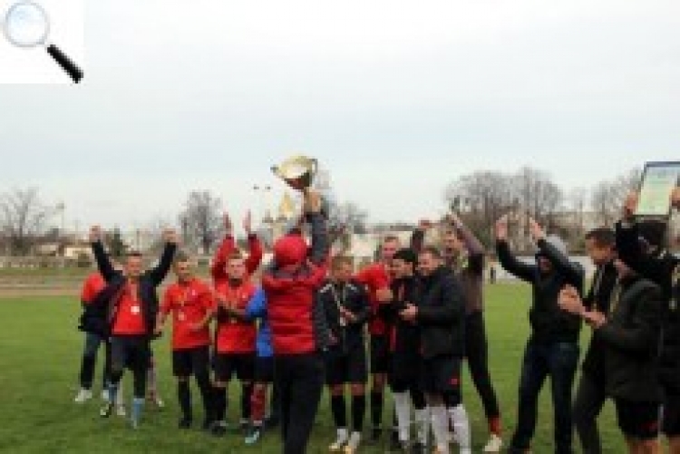 «Моноліт» переміг у «золотому матчі» й став чемпіоном району з футболу