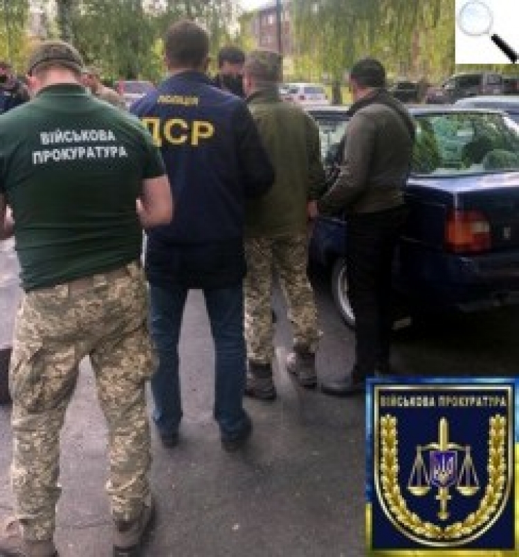 Військова прокуратура затримала командира військової частини за хабар — 27 тисяч гривень