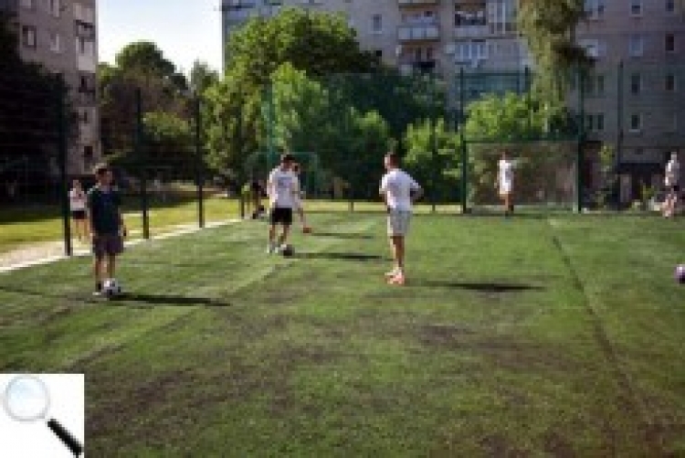На території ОСББ «Згода» відкрили міні-футбольне поле зі штучним покриттям