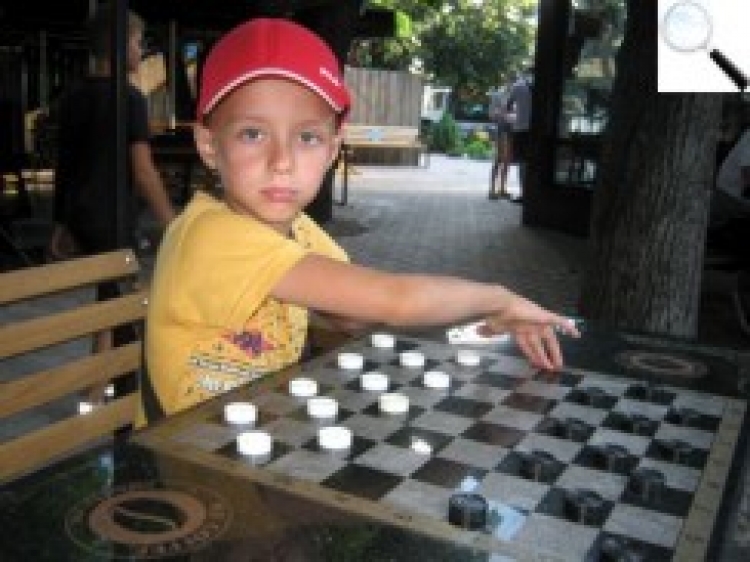 Цікаве ноу-хау: у парку тепер можна пограти в шахи та шашки