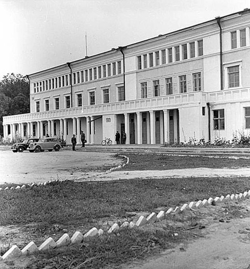 Гебітскомісаріат у колишньому Будинку Червоної Армії, 1942 р.