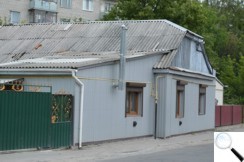У цьому будинку по вул.І.Мамайчука, за розпо­відями старожилів, проживав фельдшер Соколовський