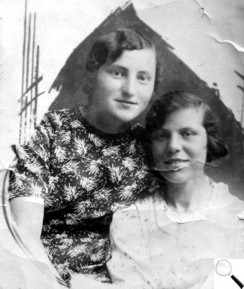 Соня Шуберт (ліворуч) у 1940 р., після закінчення 9-го класу, з подругою із Канун Тонею Сарницькою