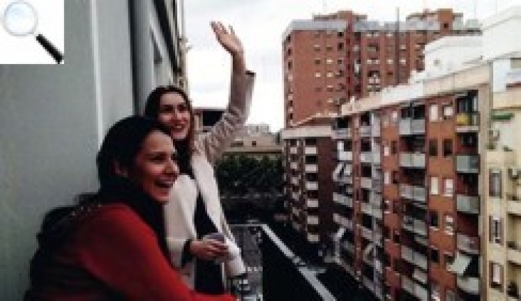 Українська співачка у Валенсії дає концерти з балкона