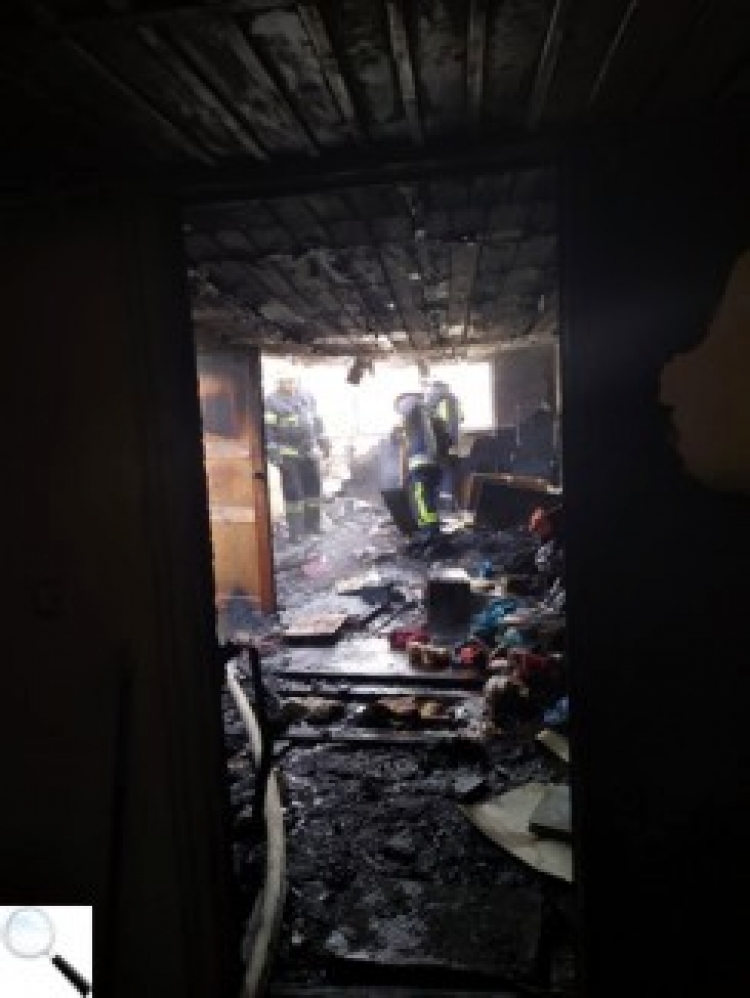 Під час гасіння пожежі на горищі двоповерхового житлового будинку на 4 квартири рятувальники евакуювали 8 громадян