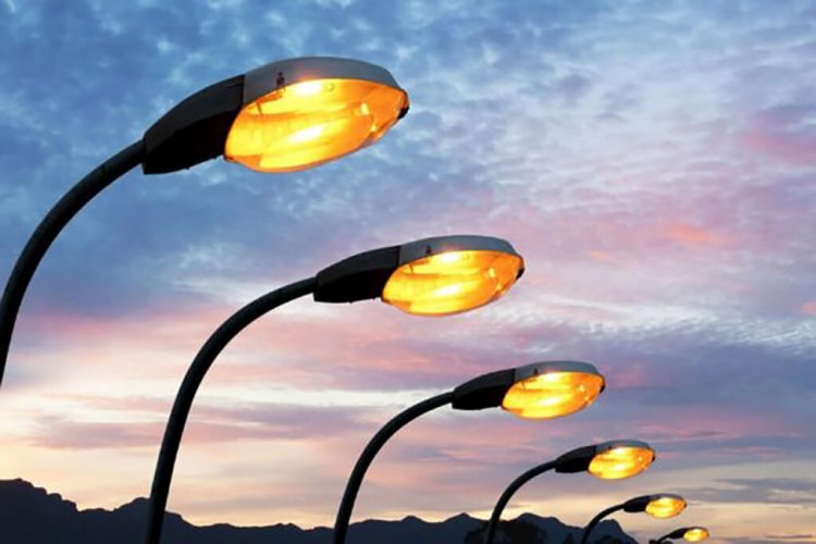 У Житомирі відновили нічне вуличне освітлення, у Новограді — не планують