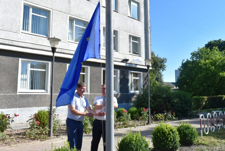 Сесія міської ради —  під прапором Євросоюзу