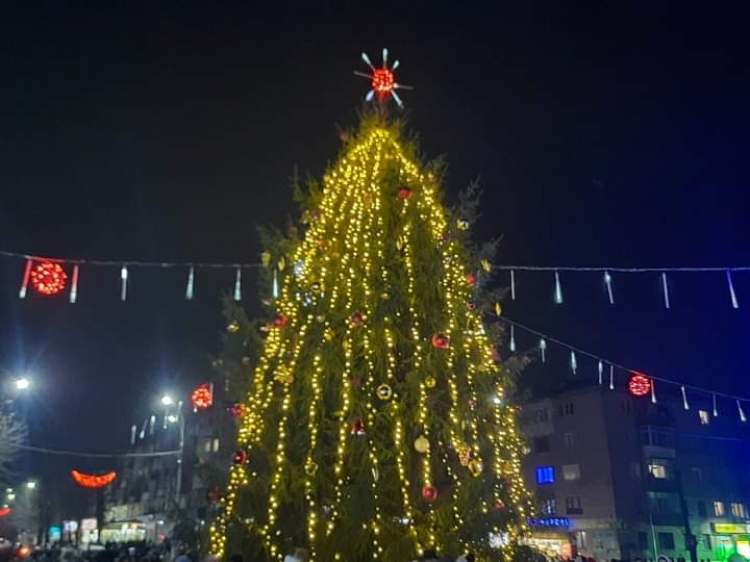 Прийнято рішення, що новорічно-різдвяний період у Звягелі пройде без центральної ялинки, але із заходами для дітей