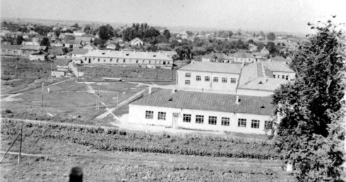 Приміщення школи №2 одразу після війни