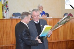 На початку сесії міський голова Віктор Весельський привітав депутата міської ради Андрія Войтовича з ювілеєм